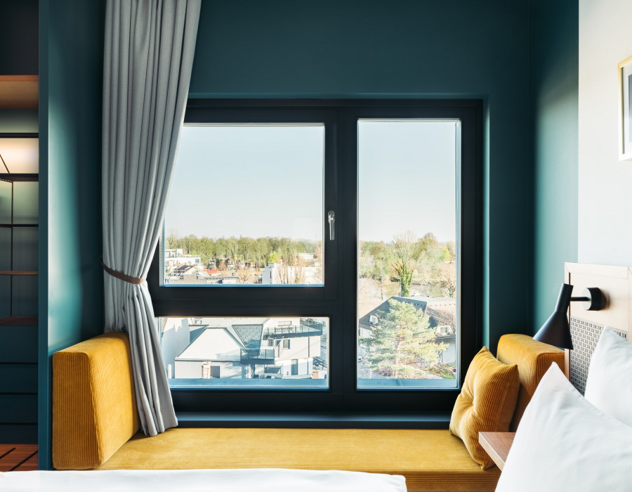 Windowsill with a view of the garden at Hotel Schani UNO City