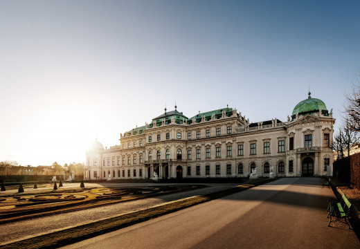 Das Obere Belvedere in Wien bei Sonnenaufgang.